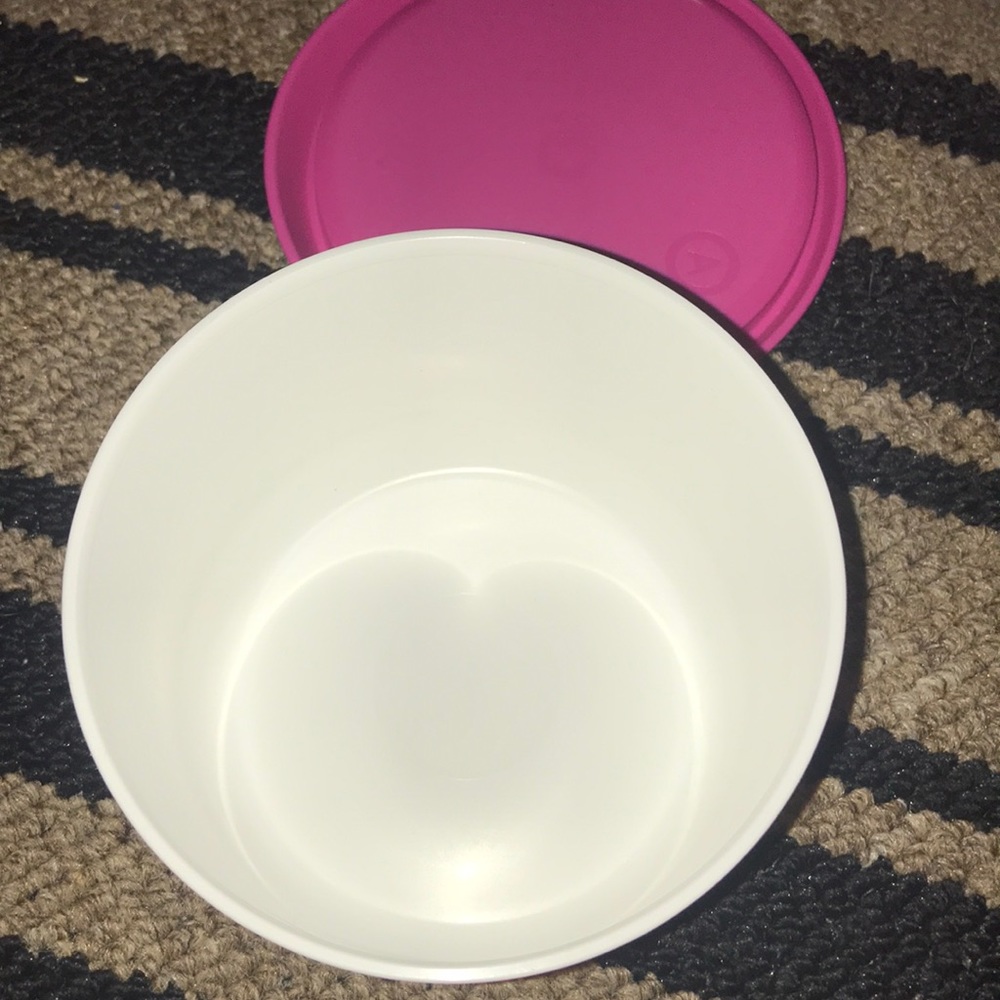 Hello kitty Tupperware ๐ - Picture 5 of 6